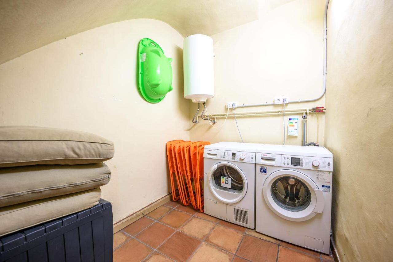 Ramblasrentals Chic & Spacious Flat Pool Table 15M Ramblas - Parking - Wifi Barcelona Bagian luar foto