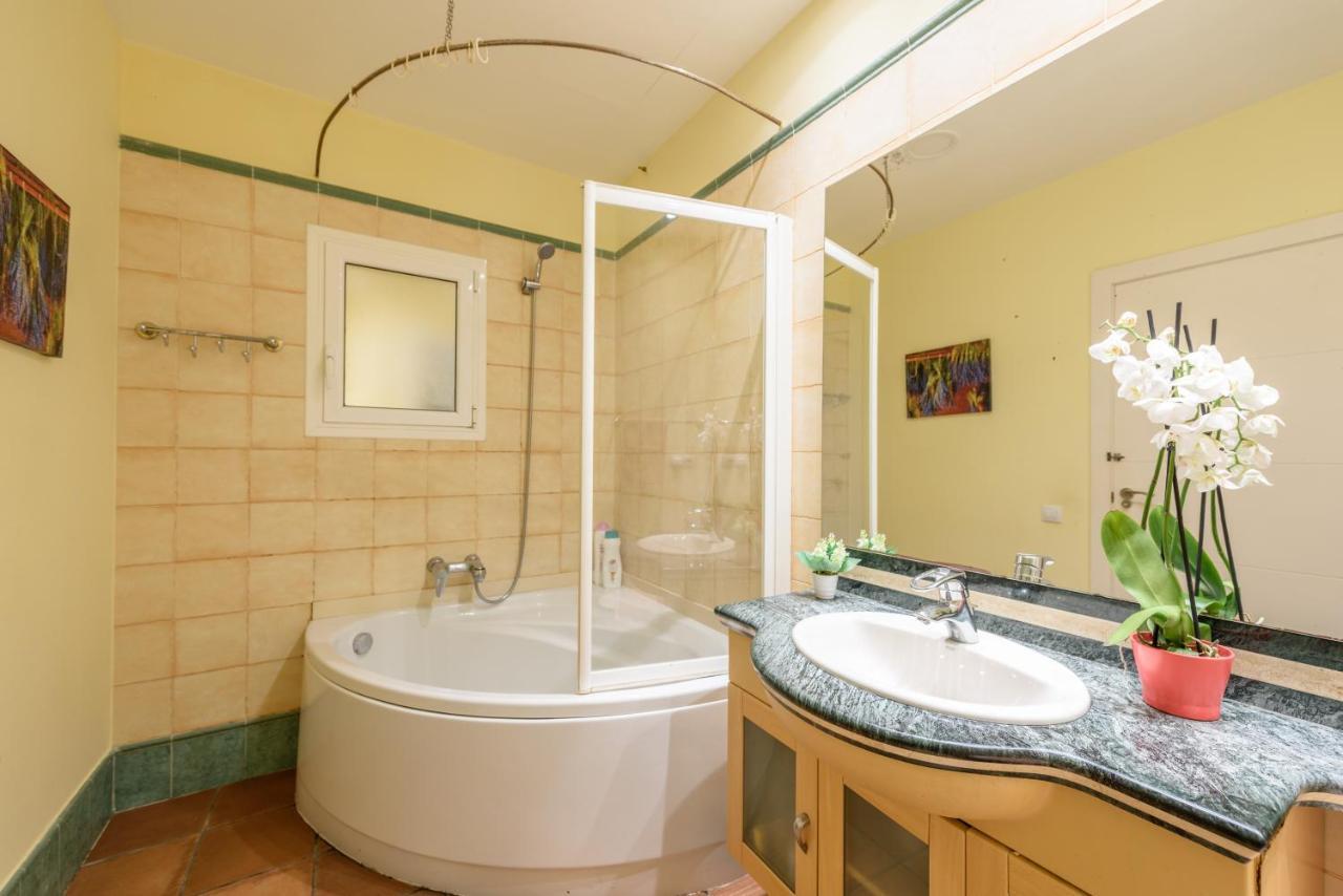 Ramblasrentals Chic & Spacious Flat Pool Table 15M Ramblas - Parking - Wifi Barcelona Bagian luar foto